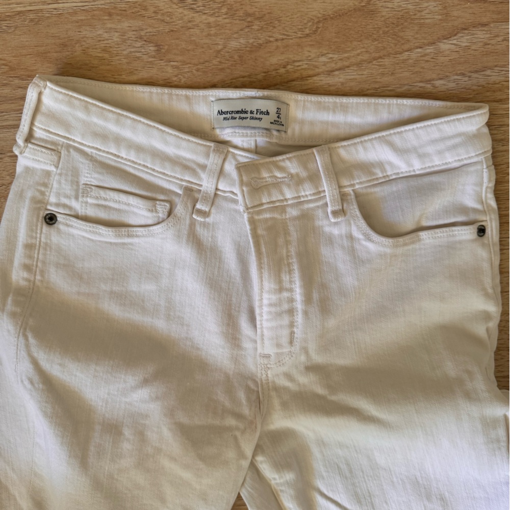 White skinny jeans A&F
